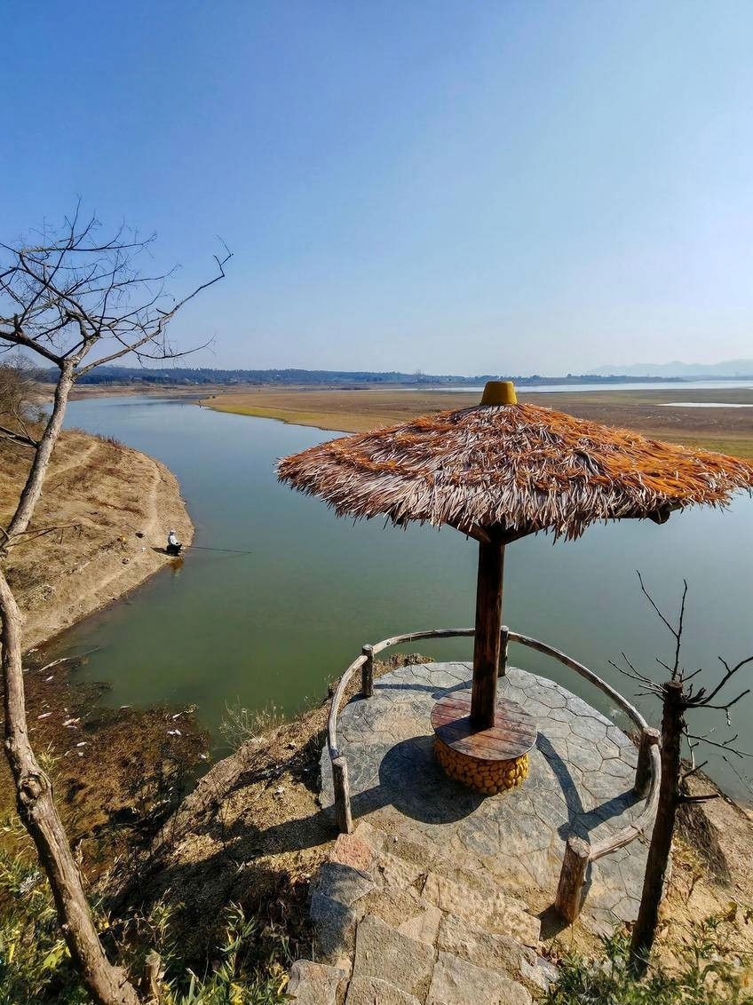 Ẩm thực tại Jingshan: không khí nhộn nhịp từ sáng đến tối.