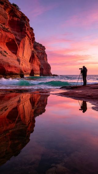 Jingbian Wave Valley: Stepping on red waves, entering the blood-red veins of the earth.