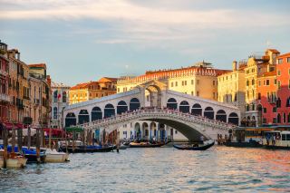 Italy 9 days 8 nights fast-paced itinerary covering Rome + Florence + Venice!