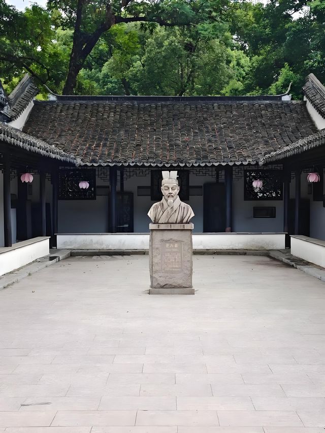《一池慕白存雅韻 雲間古園醉千年》