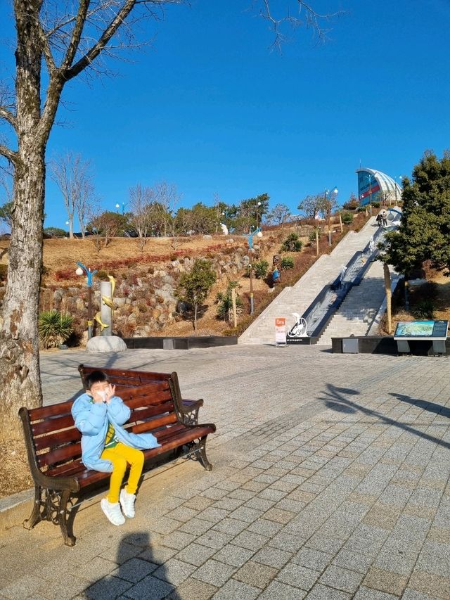 산토리니 광장에 온듯한 카페