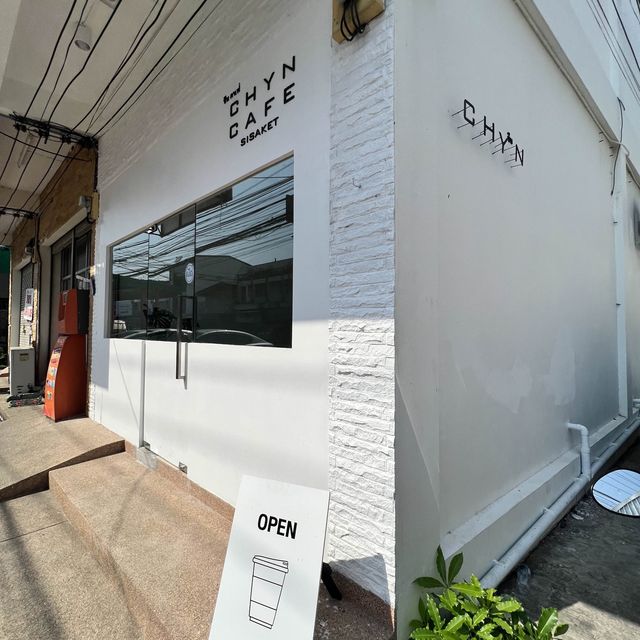 CHYN CAFE คาเฟ่มินิมอล กลางเมืองศรีสะเกษ