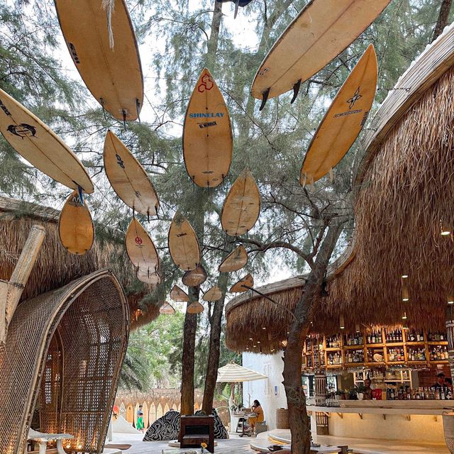 CAVE BEACH CLUB - คาเฟ่สุดชิลริมทะเลพัทยา