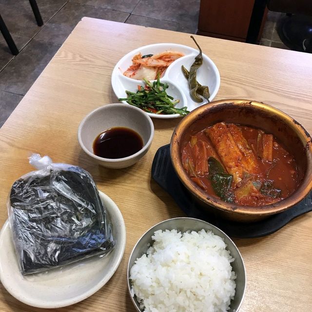 50 年傳統老店😋 美味辣魚定食