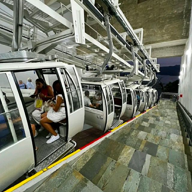 EXPERIENCING THE GONDOLA LIFT IN FIRA!