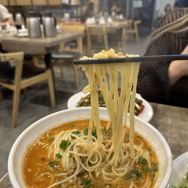 東北菜！超抵食．片皮鴨．$168．無加一