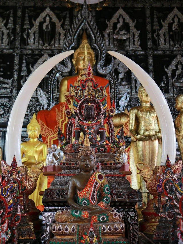 เที่ยวโบสถ์ไม้สักทองฝังมุกทรงสำเภา ณ วัดศรัทธาธรรม
