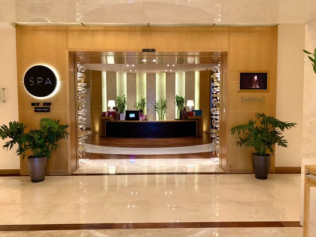 ベトナム　ベトナム観光　JW Marriott Hotel Hanoiの poolはcool！