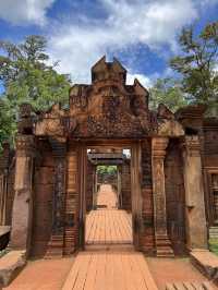 ปราสาทหินสีชมพู วิจิตรงดงาม เก่าแก่กว่าพันปี