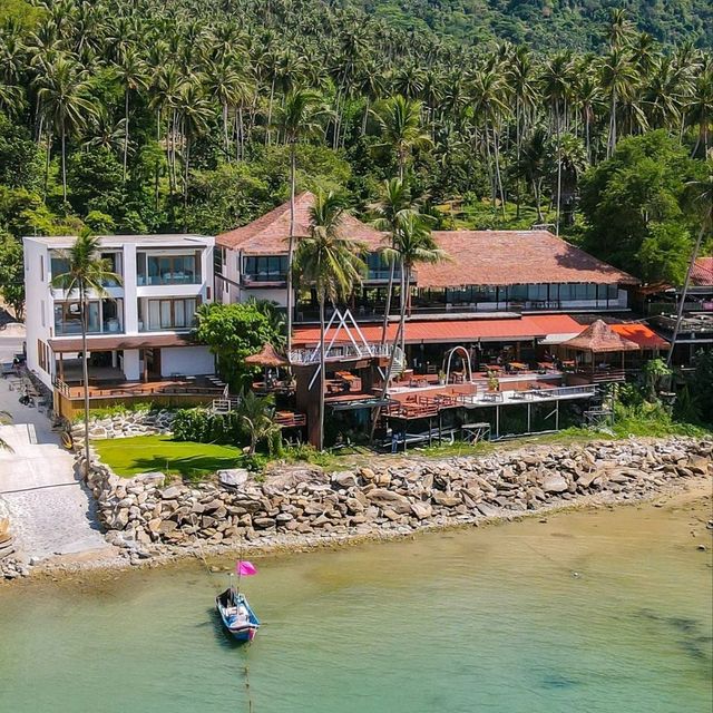 ที่พัก ร้านอาหารริมทะเล ขนอม 
