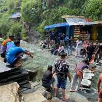 インド・ヒマーチャルプラデーシュ州「BhagsuNag waterfall（バグスナグウォーターフォール）」