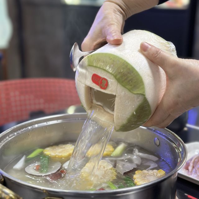 油麻地黎個椰子雞鍋打邊爐🍲凍冰冰岩曬