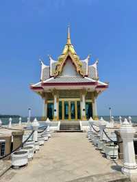 เส้นทางเลียบเลาะชายฝั่ง ปากแม่น้ำบางตะบูน เพชรบุรี