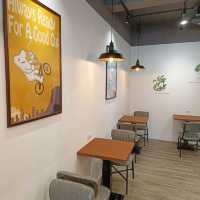 屏東演藝廳對面 cama cafe連鎖店 好喝的拿鐵划算好選擇