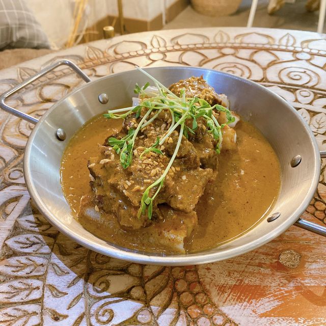 【旺角純白水泥風’’窮‘’Cafe - 必試惹味煎腸粉😋】