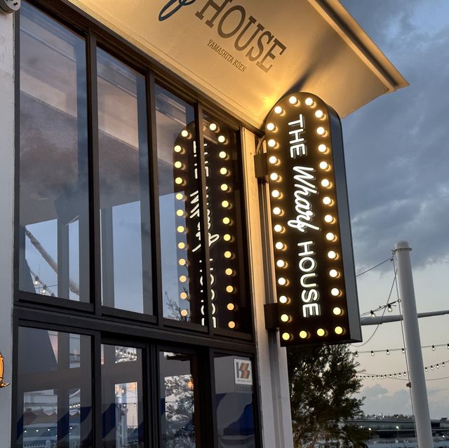 【横浜】山下公園の新名物、海沿いの足湯スポット&THE WHARF HOUSE