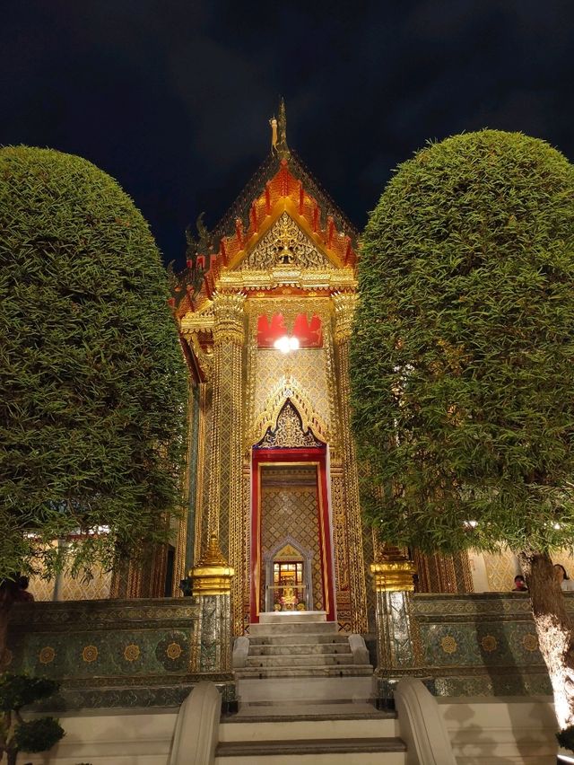 วัดราชบพิธยามค่ำ