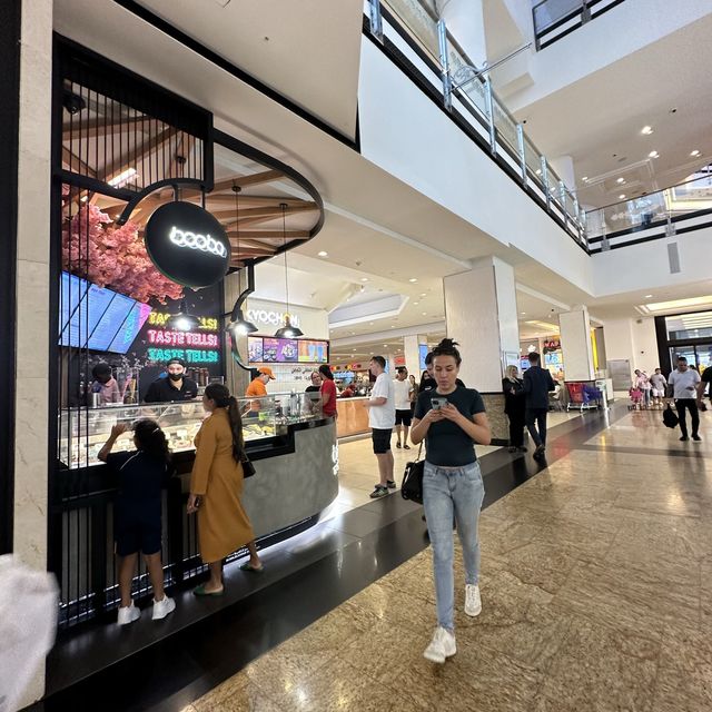 Emirates mall, food court with many options