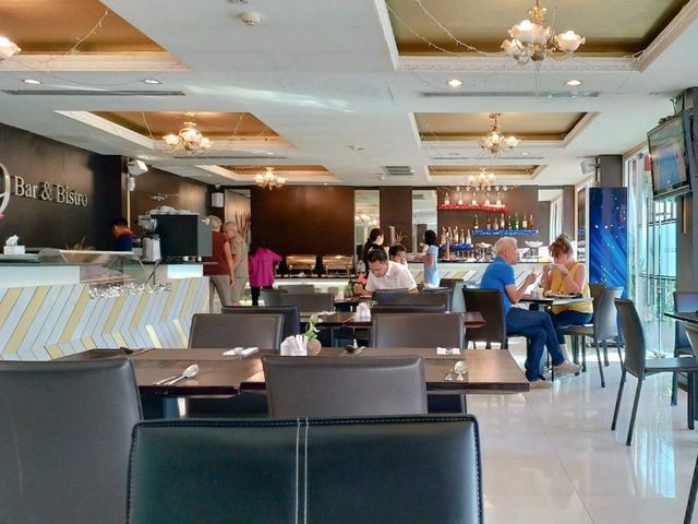 曼谷 | 性價比極高 Pool side池畔房間 Qiu Hotel Sukhumvit