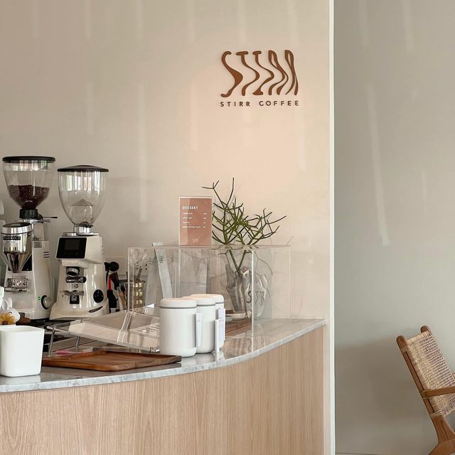 STIRR Coffee คาเฟ่มินิมอล