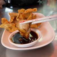 ทานบะหมี่ รับปีมังกร ที่ตลาดน้อย
