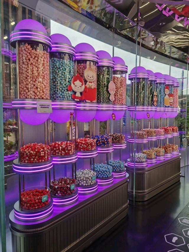 來上海不能錯過的POPMART旗艦店