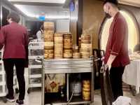 兄弟大飯店「梅花廳」懷舊推車飲茶