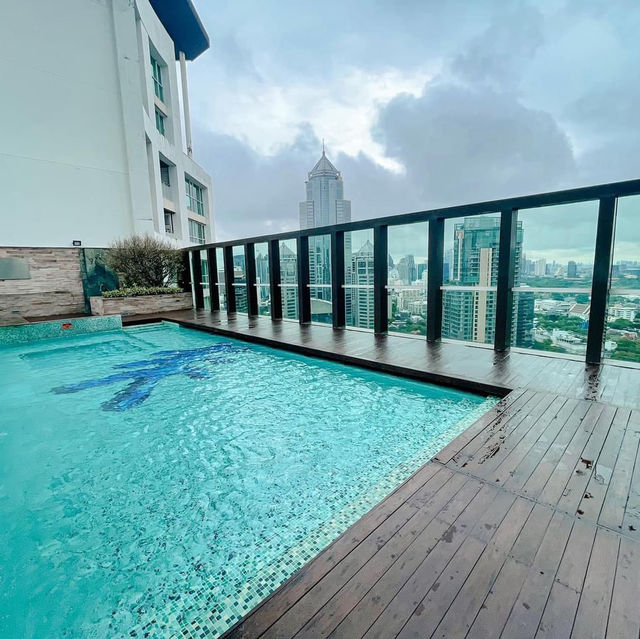โรงแรมสวยย่านหลังสวน Urbana Langsuan Hotel