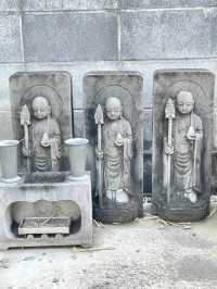 【寶蔵院/東京都】三界萬霊の石碑と石像が見守る寺院