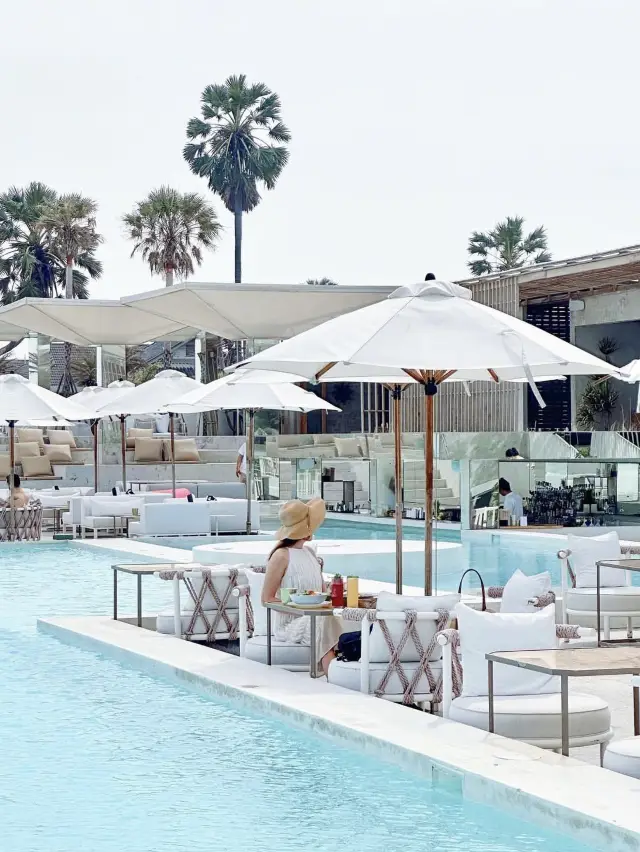 🍽️泰國華欣純白海邊泳池餐廳🤎