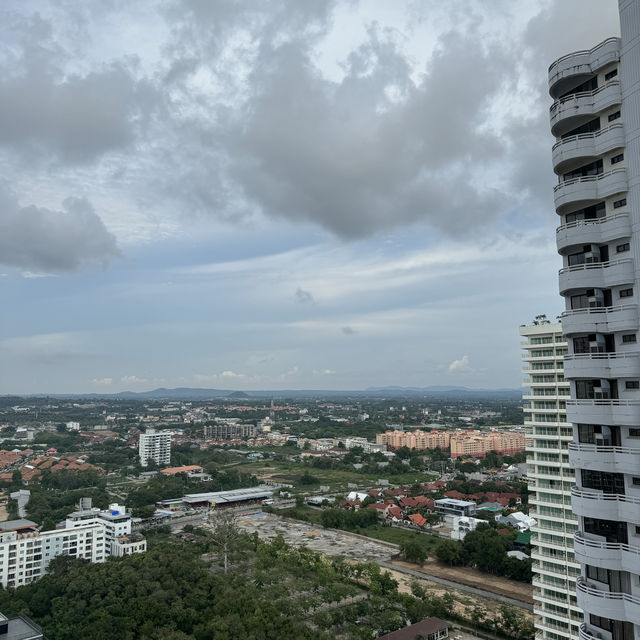 เที่ยวพัทยา หาดจอมเทียน พักผ่อนที่ Dee Varee