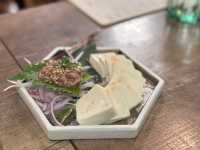 「臺北東區創意日本料理，必試招牌乾貝漢堡加海膽」