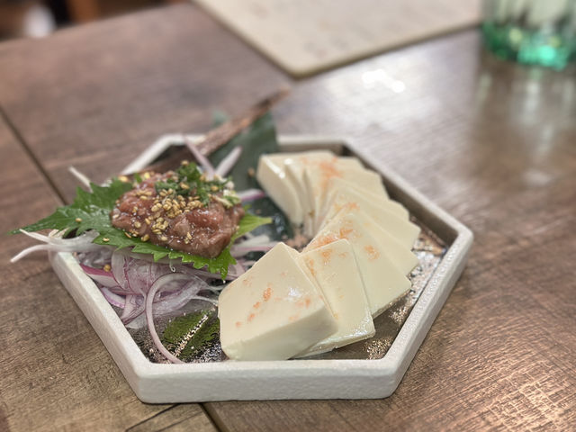 「臺北東區創意日本料理，必試招牌乾貝漢堡加海膽」