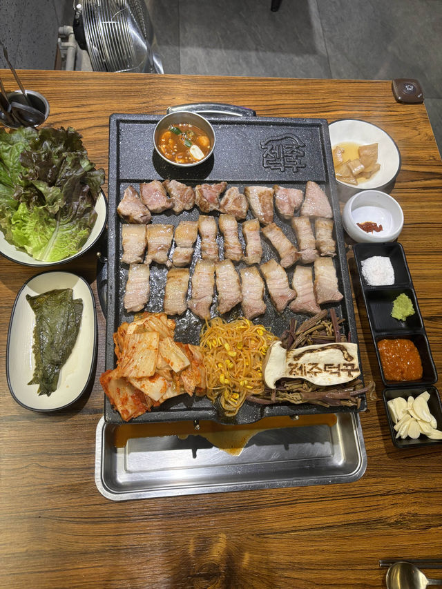 광주에서 느끼는 제주 흑돼지의 맛,제주덕구
