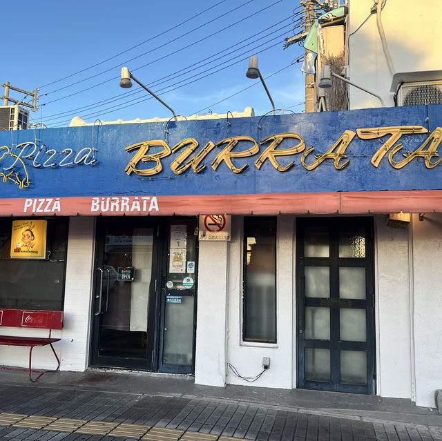 【沖縄 沖縄市】◯◯が滝の様に流れ出る‼︎ 絶品Pizza🍕