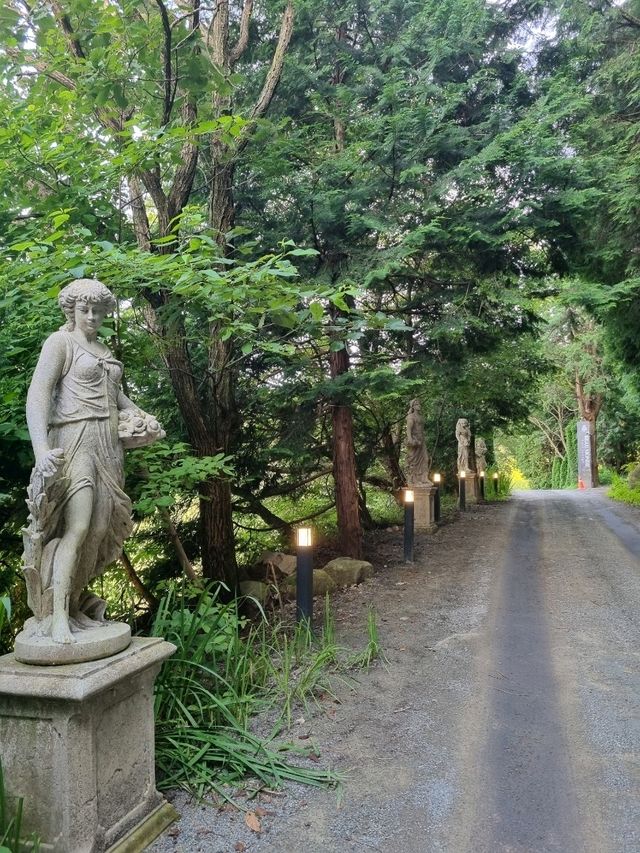 유럽 분위기 물씬 풍기는 기장 “보몽드 카페”