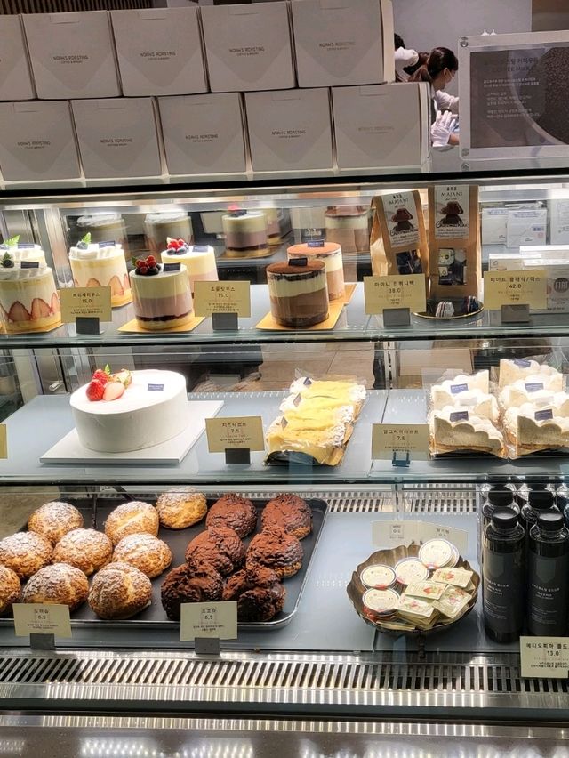롯데월드몰 플랫화이트☕️ 맛집 쾌적한 카페 데이트