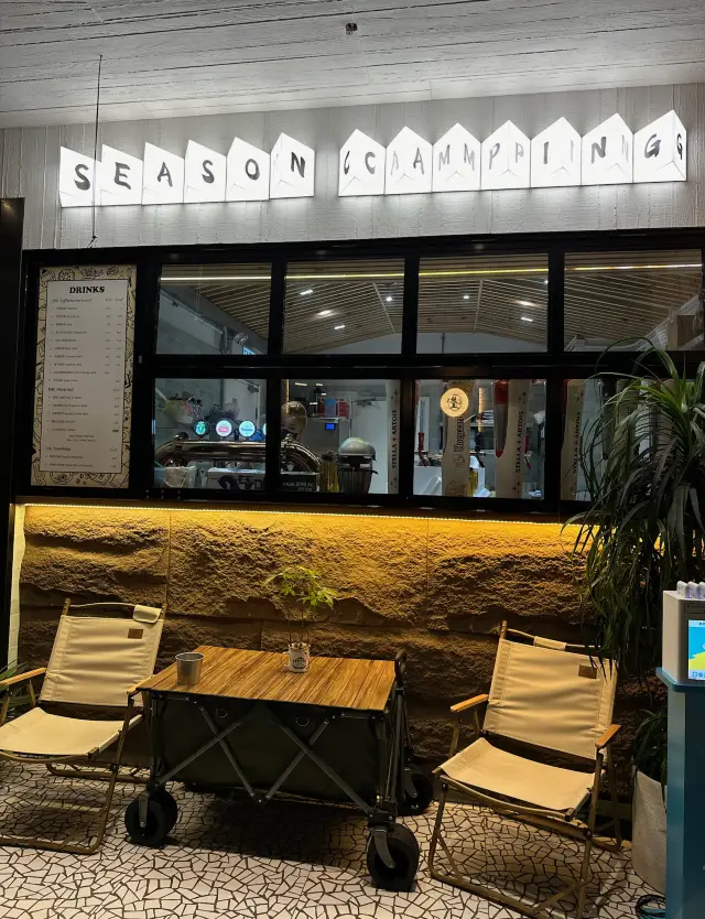 Có một nhà hàng theo phong cách cắm trại ở Kwun Tong!