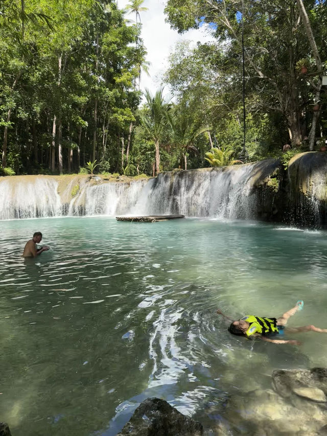 🇵🇭 Diving into Paradise: Cambugahay Falls, Siquijor