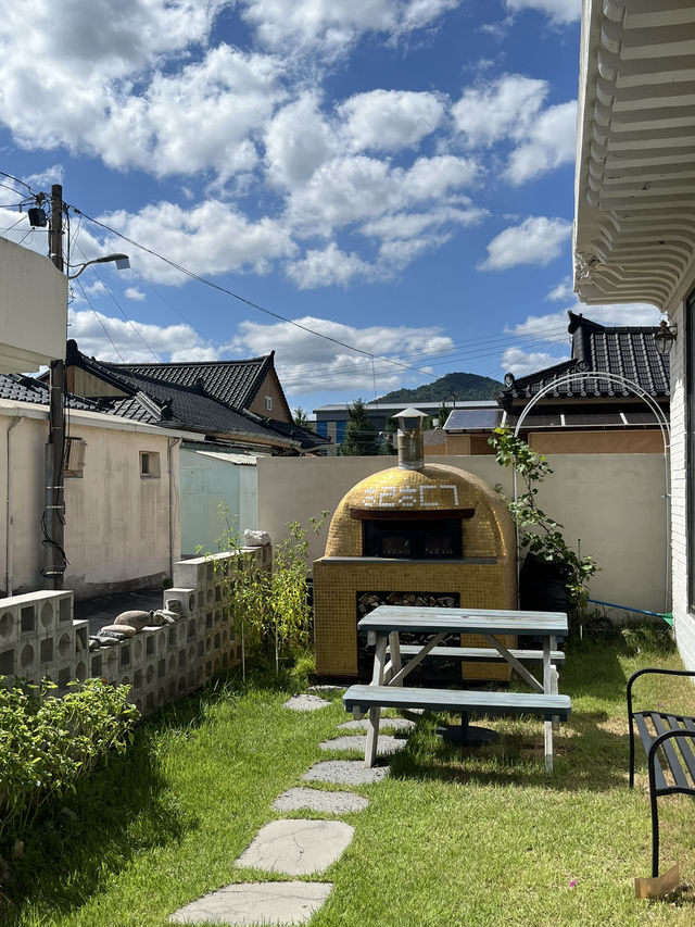 ๊ฒฝ์ฃผ ํฉ๋ฆฌ๋จ๊ธธ์ ์์นํ ํ๋ ํผ์ ๋ง์ง ๊ฒฝ์ฃผ ํฉ๋ฆฌ๋จ๊ธธ์ ์์นํ ํ๋ ํผ์ ๋ง์ง