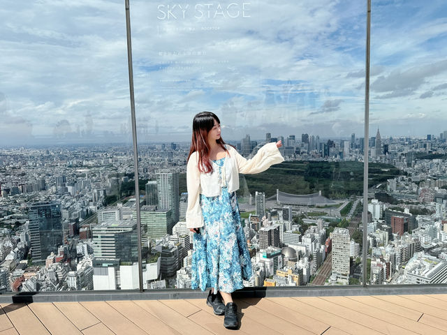 東京涉谷sky景觀台 這邊真的要大推一下！這邊可以俯瞰全東京市區盡收眼底！有樓下玻璃景觀台也有樓上露天景觀