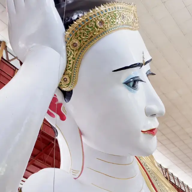 喬達基臥佛寺「甜眼佛」