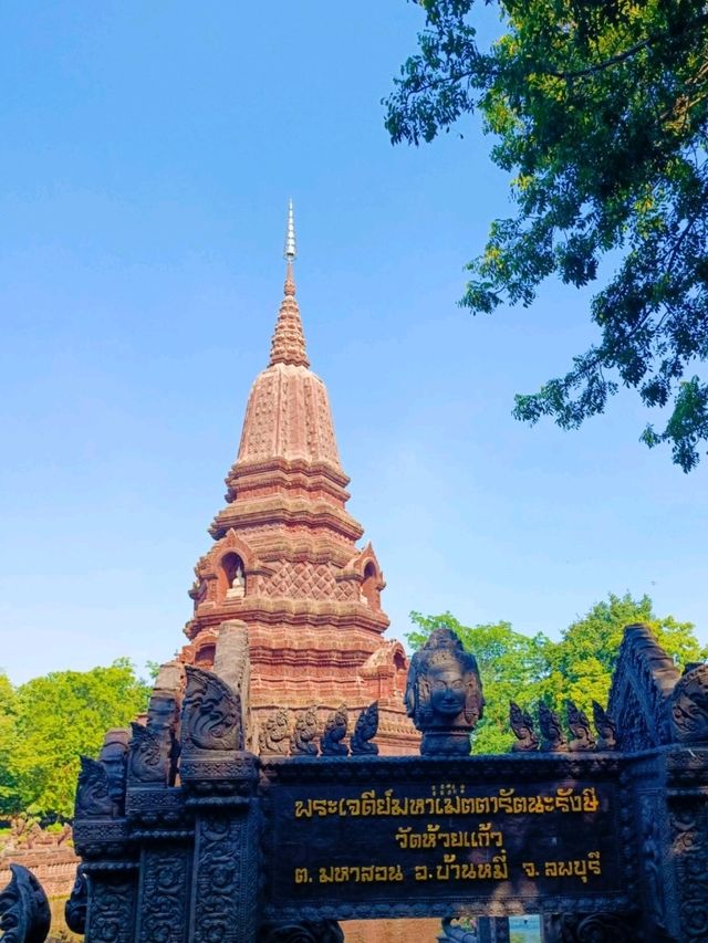 เที่ยวชมประติมากรรมที่วัดห้วยแก้ว