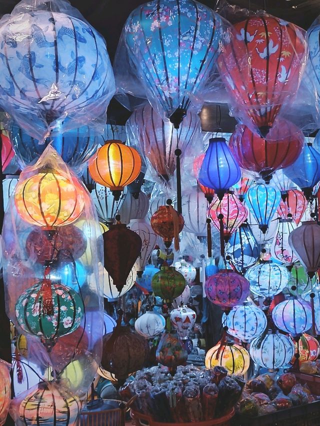 CHARMING OLD TOWN IN HOI-AN 😍