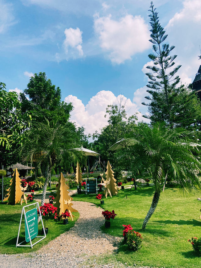  คาเฟ่ทุ่งดอกไม้ : Lapuné Cafe and Scene