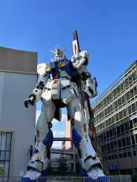 実物大のガンダム！毎時間動く演出！	ショップではここだけ限定商品も・・