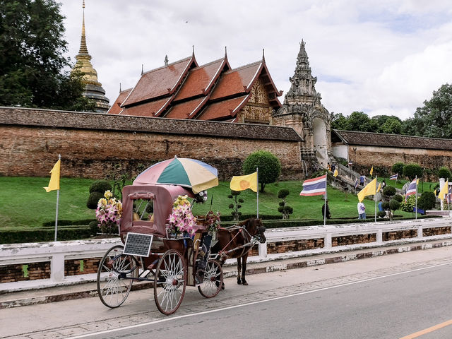 สักการะพระธาตุคู่เมืองลำปาง วัดพระธาตุลำปางหลวง