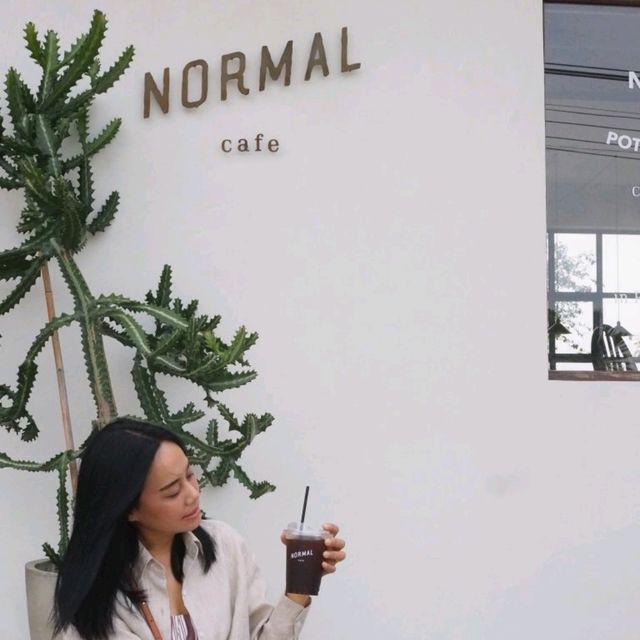 จิบกาแฟ ชมวิวแม่น้ำ ที่ Normal Café โพธาราม