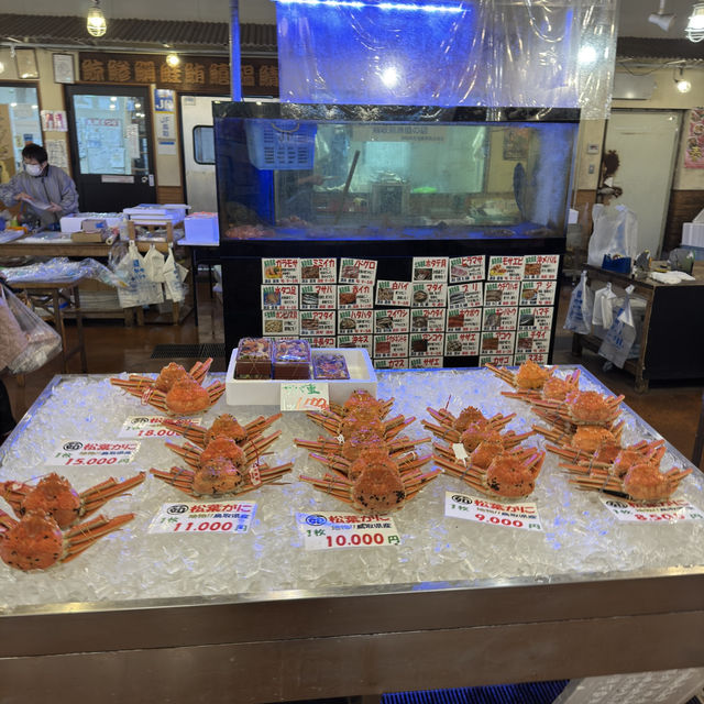 鳥取賀露港魚市場的美食饗宴