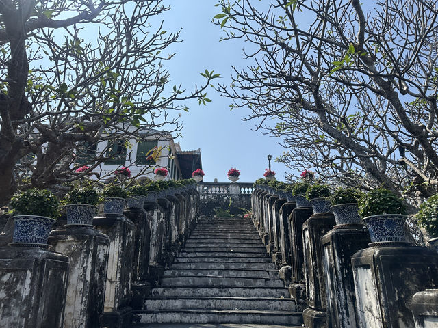 เที่ยวเมืองพระนครคีรี ชมดอกไม้ในวังเก่า 🌸✨